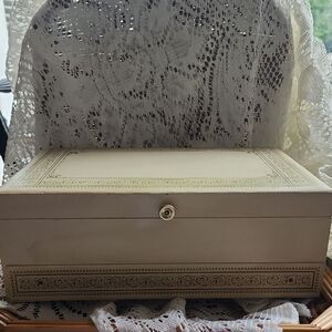 Vintage 1950's 60's Mele 3 Tier Jewelry Box Storage Case Cream